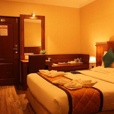 Hotel Noor Empire International Kormangala Bangalore Esterno foto