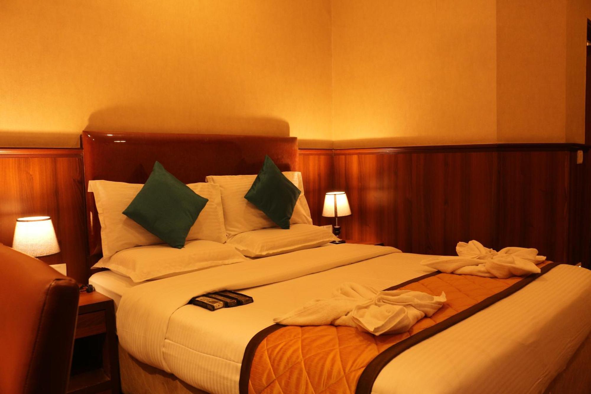Hotel Noor Empire International Kormangala Bangalore Esterno foto